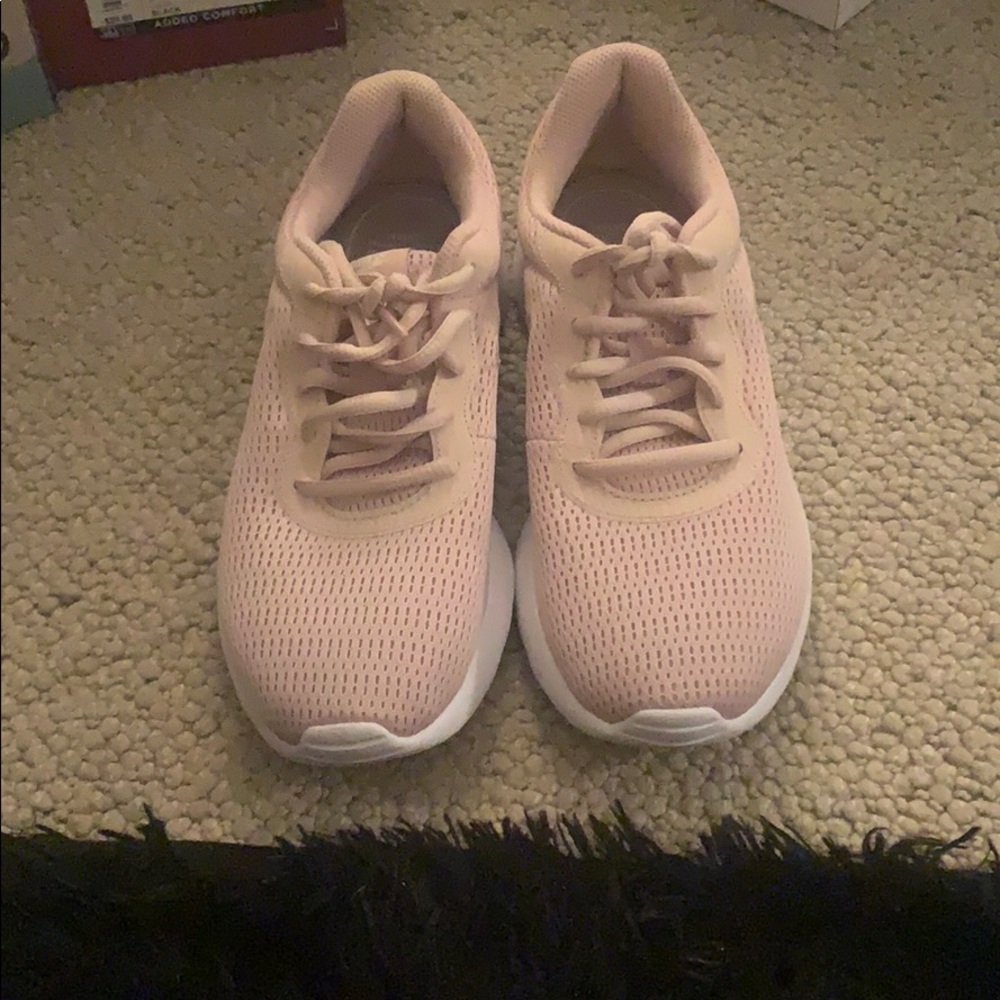 Nike tanjun sneakers